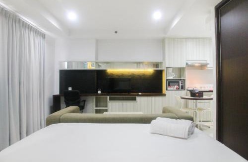 Cikarang Apartment | Azalea Suites Cikarang Studio Apartment with Bathtub By Travelio