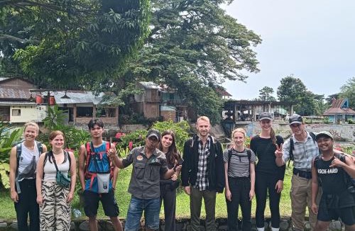 Bukit Lawang Hostel | BACKPACKER LODGE Trekking & Transport