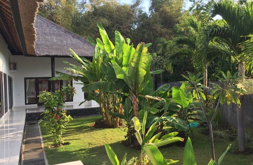 Umeanyar Villa | Beachfront Spacious luxury villa in Seririt Lovina area