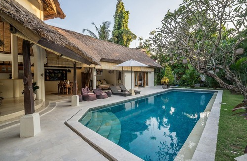 Laksmana Villa | Best Location! 3BD Villa, Central Seminyak! - 3Min Walk To Eat Street! W/Pool!