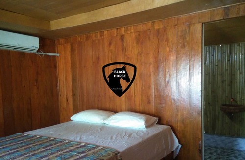 Gili Meno House | Black Horse / 1BR/ AC/WIFI/woodenbungalow/GiliMeno