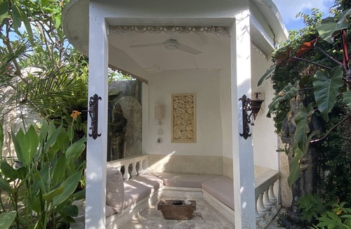 Kartika Plaza Villa | Blue Lagoon 5 bedroom Villa with pool— 5 min from the beach, 10 min to airport