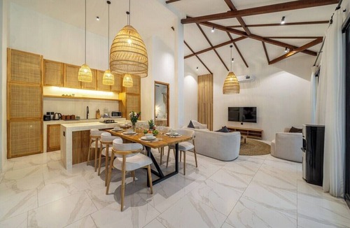 Penestanan Villa | Blue Wave | 3BR Escape in Prime Ubud w Pool+Garden