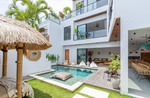 Batu Bolong Villa | Brand-new 3BR Luxury Villa Canggu Walk to the Beach & Restaurants