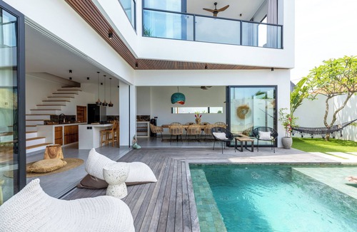 Batu Bolong Villa | Brand-new 3BR Luxury Villa Canggu Walk to the Beach & Restaurants