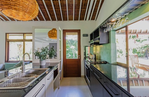 Drupadi Villa | BRAND NEW 5 BR with Enclosed Living 2 mins to Eat Street