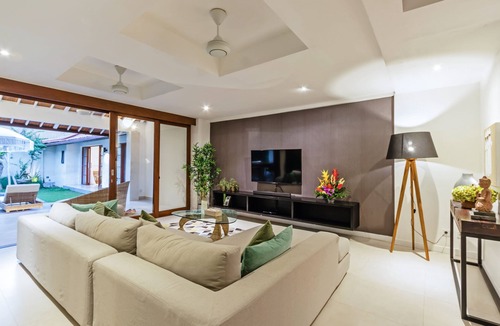 Drupadi Villa | BRAND NEW 5 BR with Enclosed Living 2 mins to Eat Street