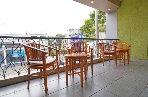 Cianjur Hotel | Capital O 1898 Louise Place