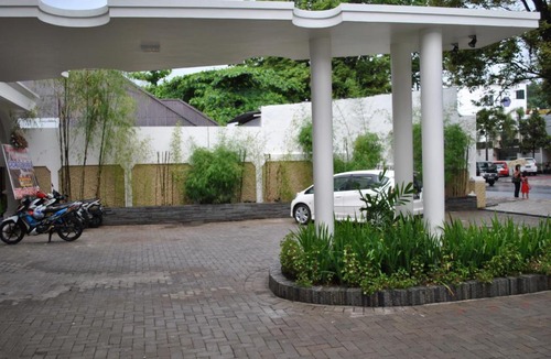 Manado City Centre Hotel | Casa de Wanea Hotel
