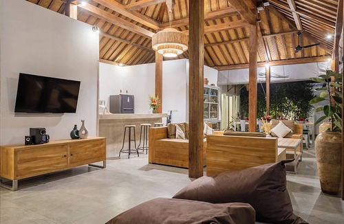 Drupadi Villa | Central Oberoi, Seminyak – Newly Renovated Villa Riva