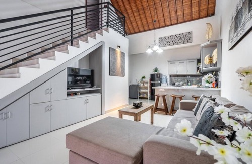 North Legian Villa | Charming 2BR Villa, PRIME LOCATION! - 4Min Drive To Beachwalk Shopping Center!