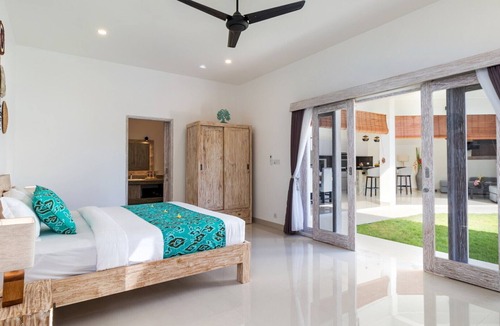 Batubelig Villa | Charming 7BR Villa W/Pool & Balcony in Bali, Bali villa 2206