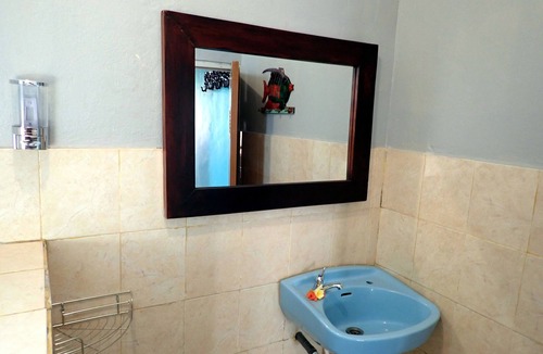 Gili Trawangan House | Cheap and Cheerful Queen room for budget travelers