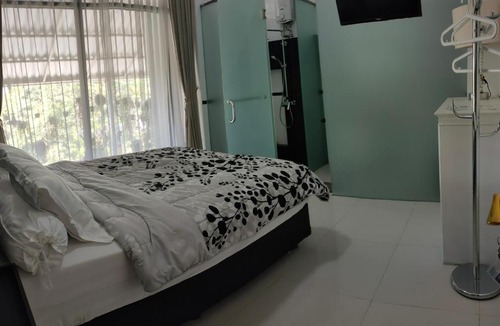 Hegarmanah House | Chez Faustine