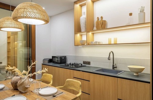 Berawa Villa | Chic 2BR Villa, Pool+Garden, Rooftop, Beach Access