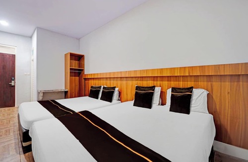 Dinoyo Hotel | Collection O Bwalk Hotel Malang