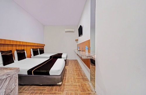 Dinoyo Hotel | Collection O Bwalk Hotel Malang