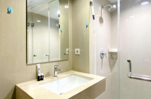 Jatinegara Apartment | Comfort Stay and Homey 2BR Apartment at H Residence By Travelio