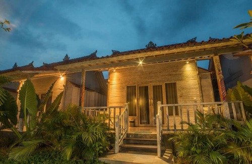Mushroom Bay Cottage | Comfortable Wooden Cottage in Lembongan, Walk Distance to Beach