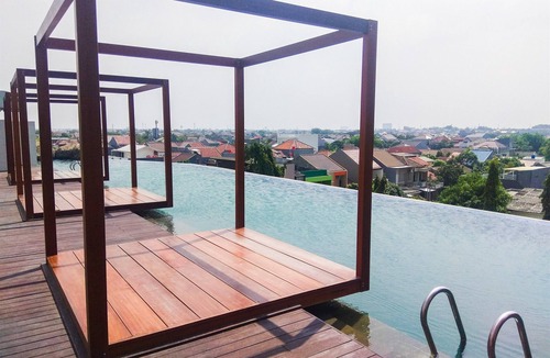 Pekayon Jaya Apartment | Comfy and Spacious 3BR with Extra Room Grand Kamala Lagoon Apartment By Travelio