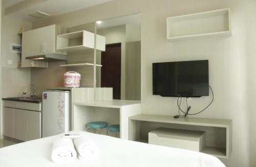 Hegarmanah Apartment | Comfy Studio Apartment near UNPAD Taman Melati Jatinangor By Travelio