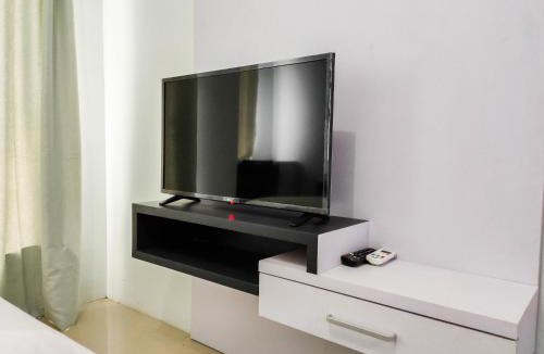 Karawang Apartment | Compact and Cozy Tamansari Mahogany Studio Apartment By Travelio