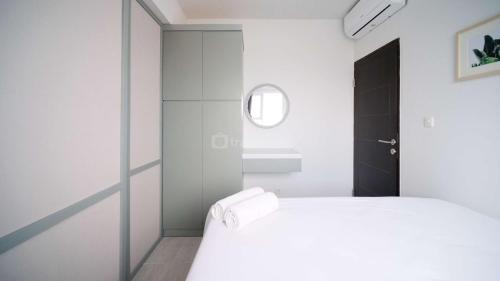 Sidoarjo Apartment | Compact and New 2BR Apartment at Suncity Residence By Travelio