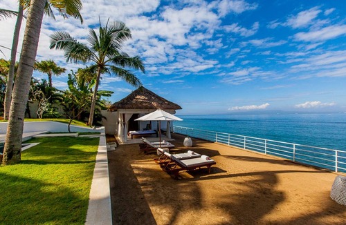 Candi Dasa Villa | Contemporary-Colonial Style 3BR Villa W/Ocean View, Candidasa! Stunning View!