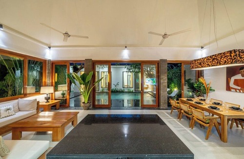 Kerobokan Villa | Cozy 2BR near Canggu's Beaches w Pool & Garden