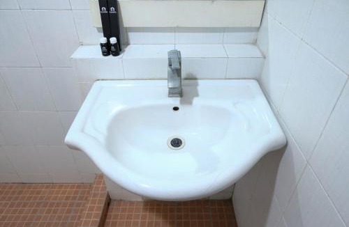 Siwalankerto Apartment | Cozy and Homey Studio Apartment at High Point Serviced By Travelio