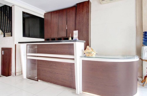 Depok House | Cozy Double Escape W/Free WiFi and Parking