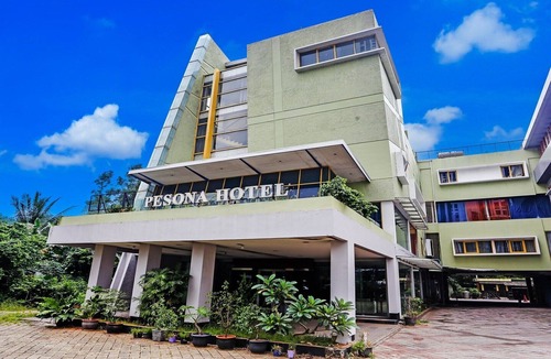 Cikarang House | Cozy Double Escape W/Free WiFi and Parking