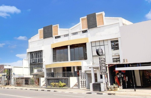 Semarang House | Cozy Double Escape W/Free WiFi and Parking