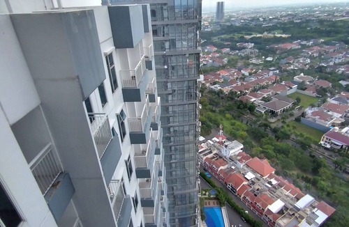 Surabaya Apartment | Cozy studio apartment above Pakuwon Mall Surabaya w/WiFi and Netflix to chill.