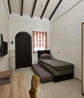 Gresik House | Cute Room at Raima SYARIAH
