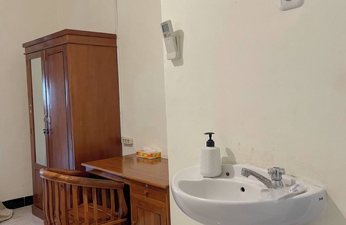 Labuan Bajo House | DAlvin Homestay: Cozy, Central Labuan Bajo, Near Airport–Perfect for Your Stay!