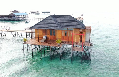 Pulau Derawan Villa | Derawan Fisheries Cottage