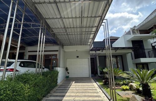 Klojen Villa | Derumah 35 Villa
