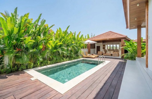 Sayan Villa | Designer 2BR w Huge Outdoor Dining & Pool Areas