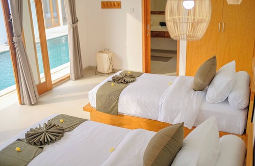 Lovina Bed & Breakfast | Dolphin 3 – Deluxe Twin Room in New Villa on Lovina Beach
