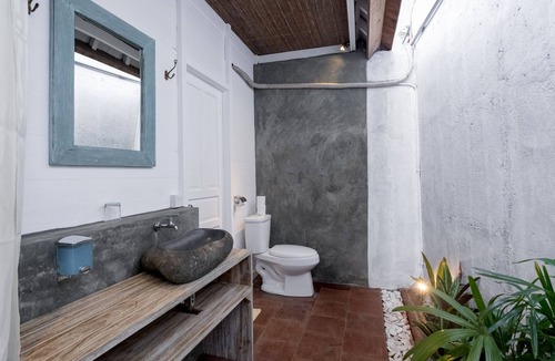 Legian City-Centre House | Easy Surf Camp Brand New Bungalow Twin Room Kuta Beach