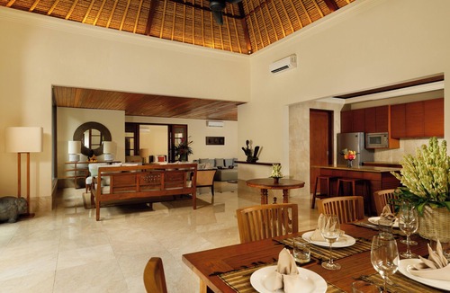 Jimbaran Bay Villa | Eclectic Spacious Design 4BR Beachside Pool Villa