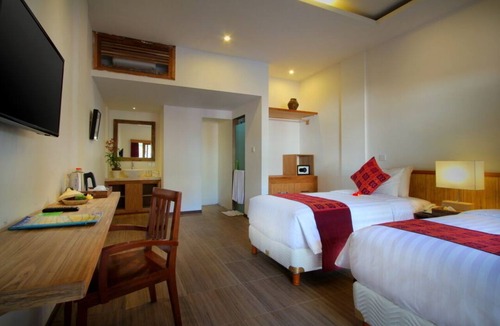 Melayang Resort | Elegant minimalist room for 2 people near Ubud shared infinity-edge swimmingpool
