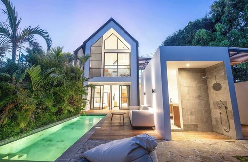 Kutuh House | Elegant Villa Sinara 2BR with Sea View