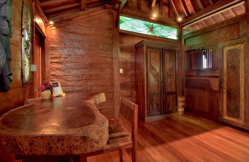 Keliki Villa | Entire antique villa w/private pool and kitchen