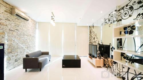 Surabaya Apartment | Exclusive 2BR Connected to Mall Apartment at Aryaduta Residence Surabaya By Travelio