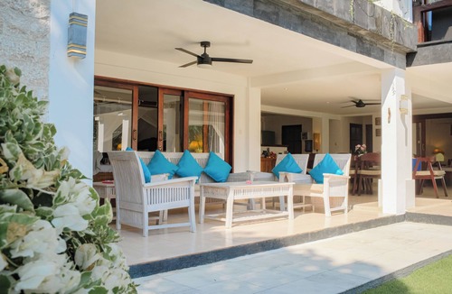 Dencarik Villa | Fabulous villa right on the beach with large pool, tropical garden & staff