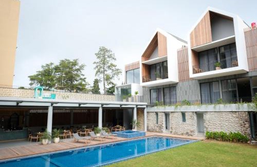 Hargomulyo Hotel | Facade Hotel by Azana