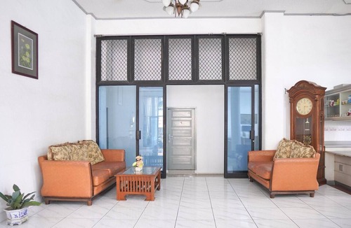 Padang House | Family Luxury Suite W/Free WiFi and Parking