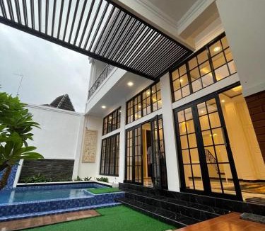 Mertoyudan House | Fanade Guesthouse